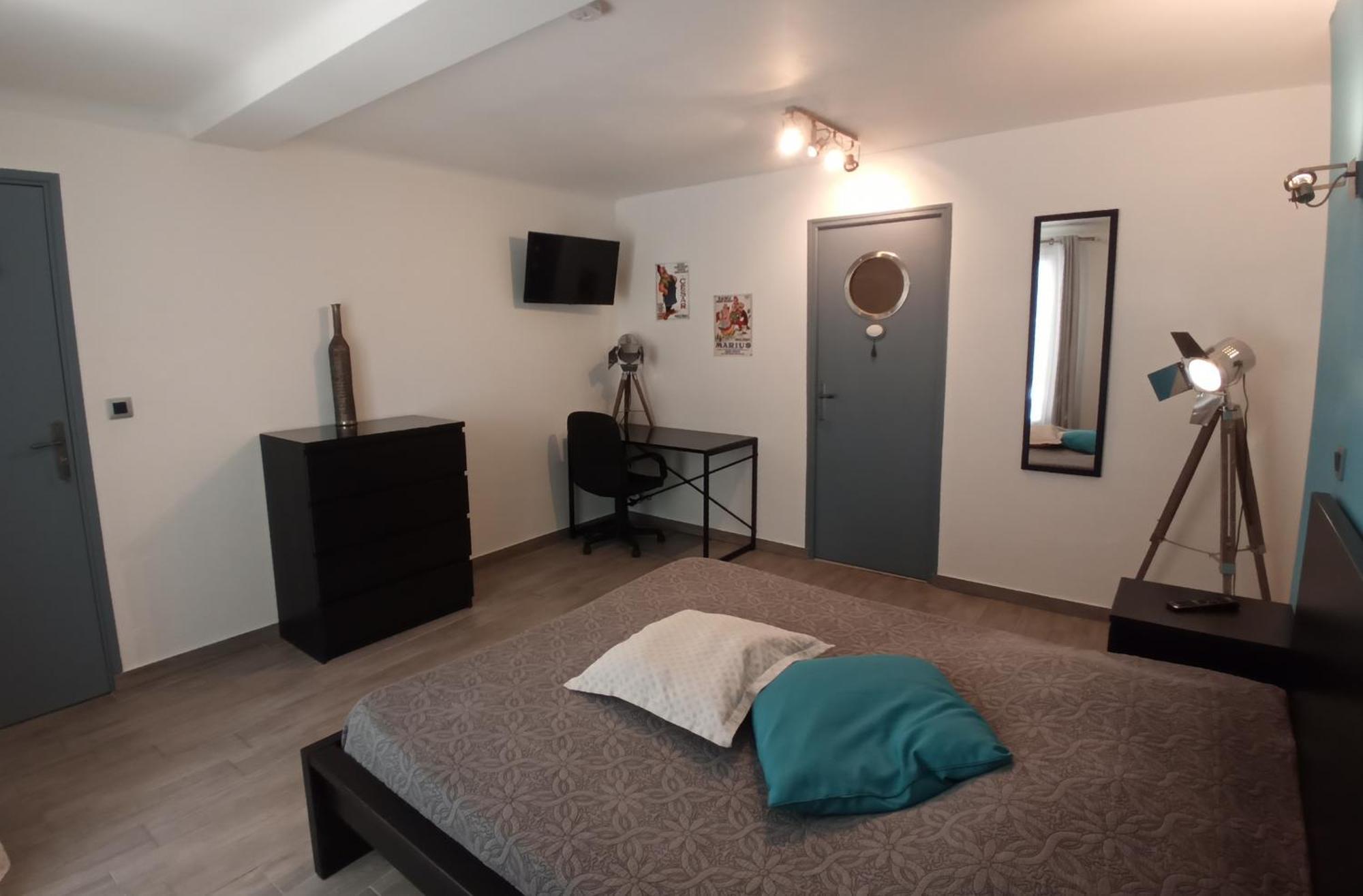 Sur Les Pas De Pagnol Bed and Breakfast Aubagne Værelse billede